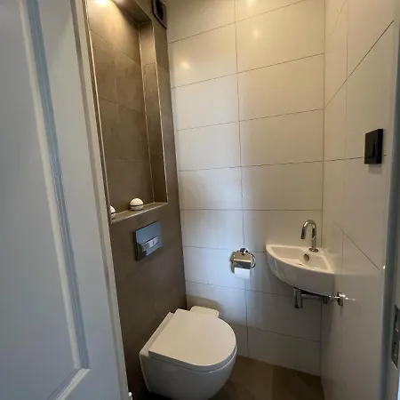 Modern Spacious Within Walking Distance Of The North Sea In