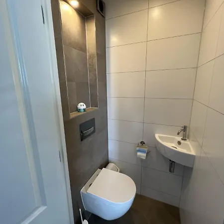 Modern Spacious Within Walking Distance Of The North Sea In