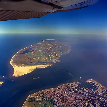 Modern Spacious Within Walking Distance Of The North Sea In * De Koog (Texel)