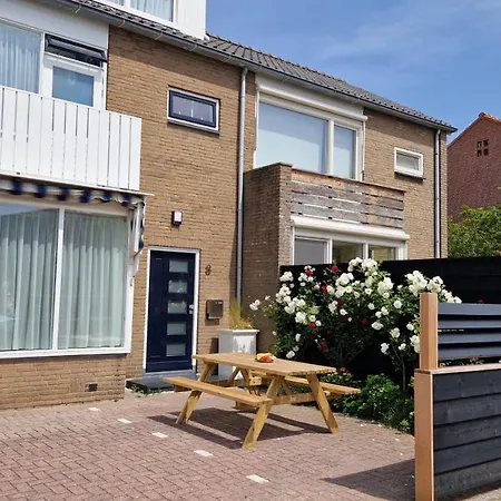 Spacious Within Walking Distance Of The North Sea In De Koog Holiday home *