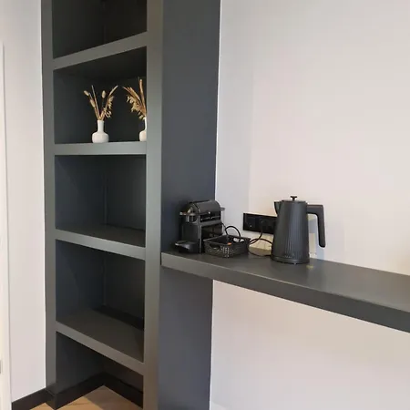 Modern Spacious Within Walking Distance Of The North Sea In 펜션 *