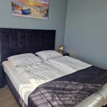 Modern Spacious Within Walking Distance Of The North Sea In