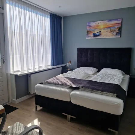 Modern Spacious Within Walking Distance Of The North Sea In Nyaraló