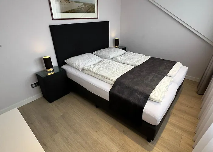 Vakantiehuis Modern Spacious Within Walking Distance Of The North Sea In *