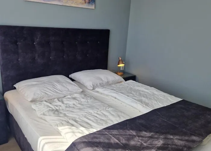 Modern Spacious Within Walking Distance Of The North Sea In